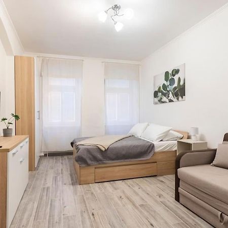 Apartman Vishegrad Appartement Karlsbad Buitenkant foto