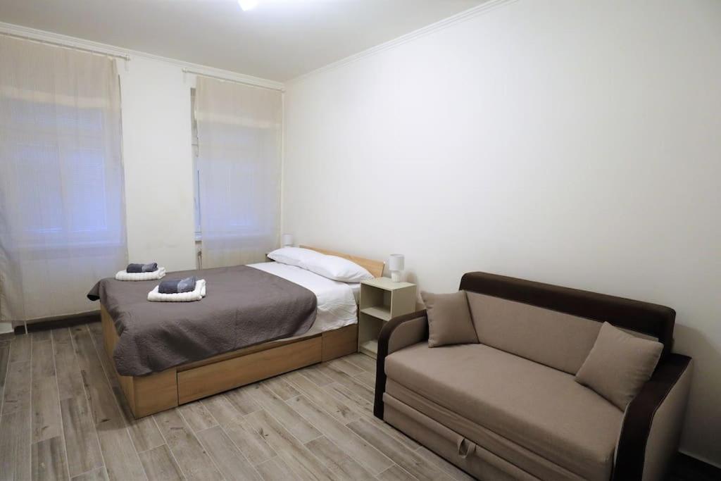 Apartman Vishegrad Appartement Karlsbad Buitenkant foto