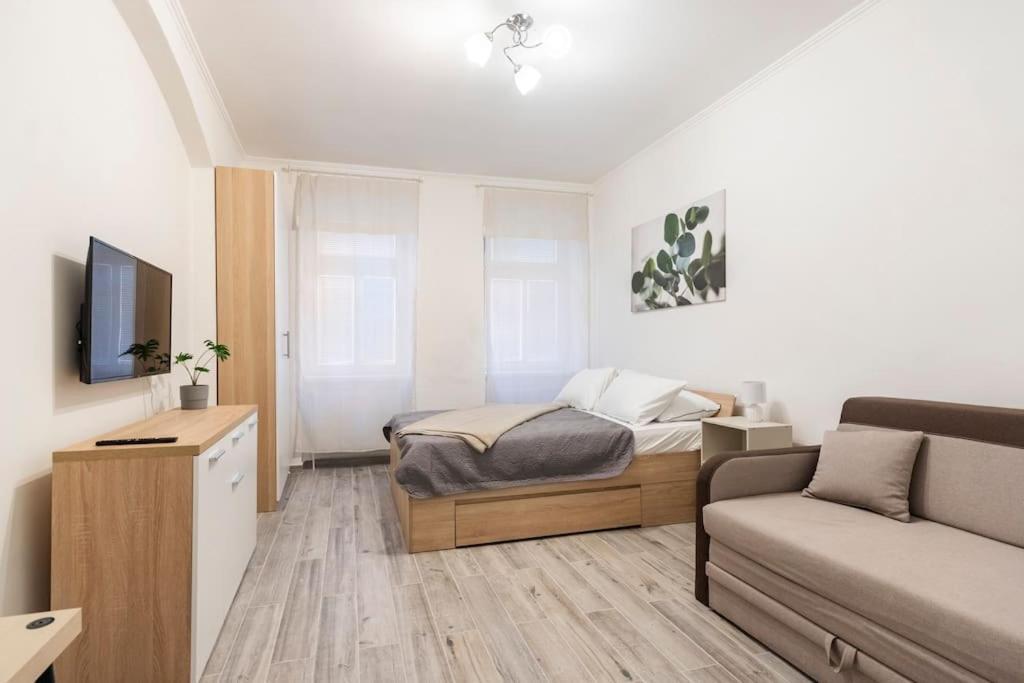 Apartman Vishegrad Appartement Karlsbad Buitenkant foto